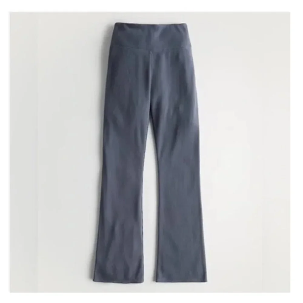 ⭐ Hollister Ultra High Rise Waffle Flare Pants size Small